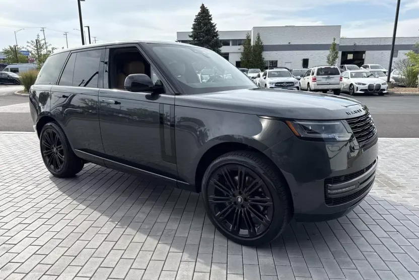 2024 Land Rover Range Rover SE photo 1