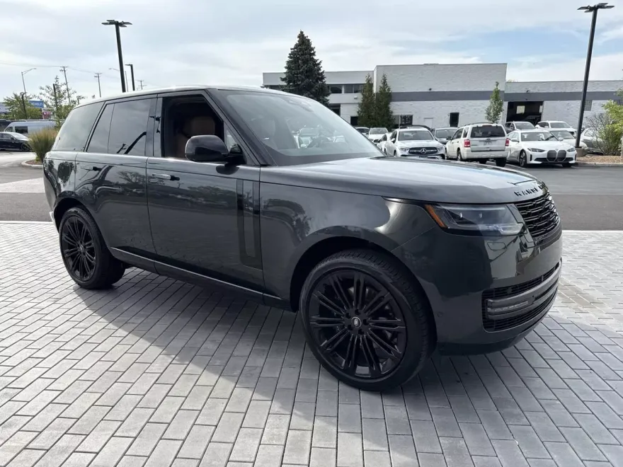 2024 Land Rover Range Rover SE photo 1