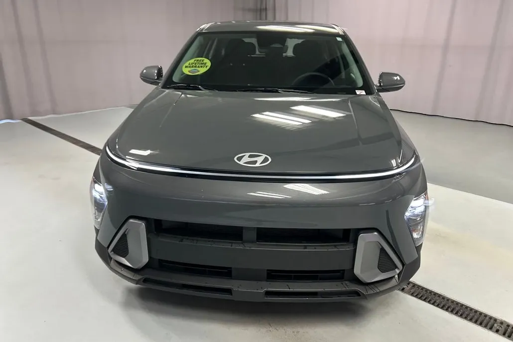 2025 Hyundai Kona SE photo 1