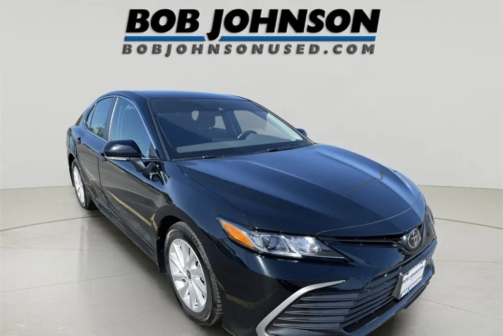 2023 Toyota Camry LE photo 1
