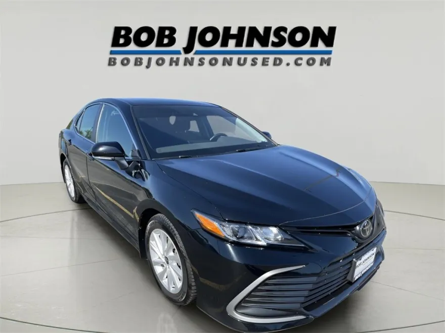 2023 Toyota Camry LE photo 1