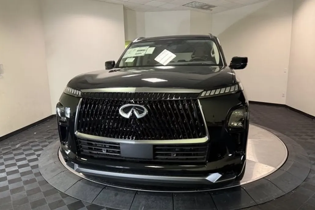 2025 Infiniti QX80 Luxe photo 1