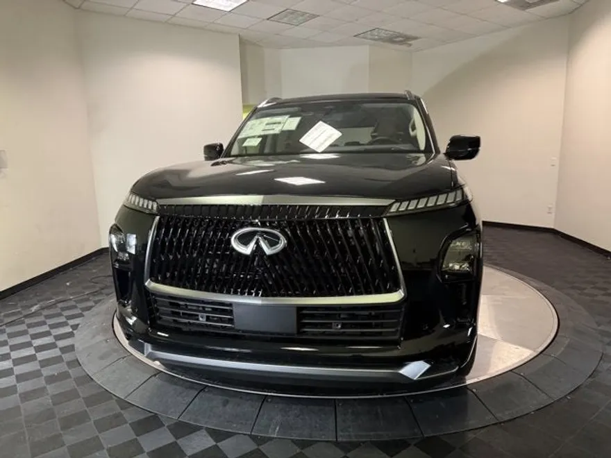 2025 Infiniti QX80 Luxe photo 1