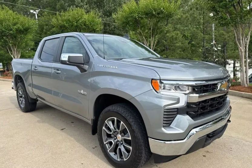 2025 Chevrolet Silverado 1500 LT photo 1