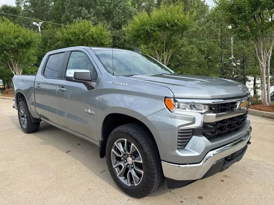 2025 Chevrolet Silverado 1500 LT photo 1