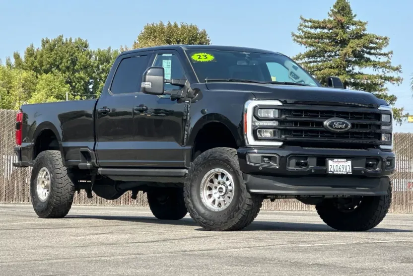 2023 Ford F-350 Lariat photo 1