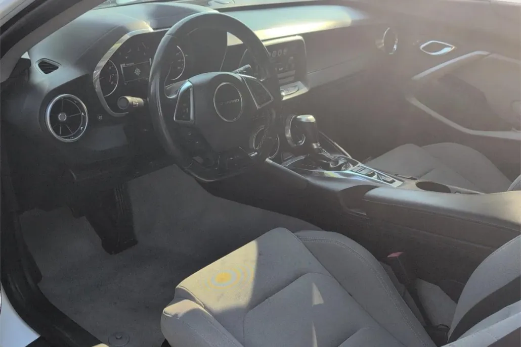 2017 Chevrolet Camaro 1LT photo 1