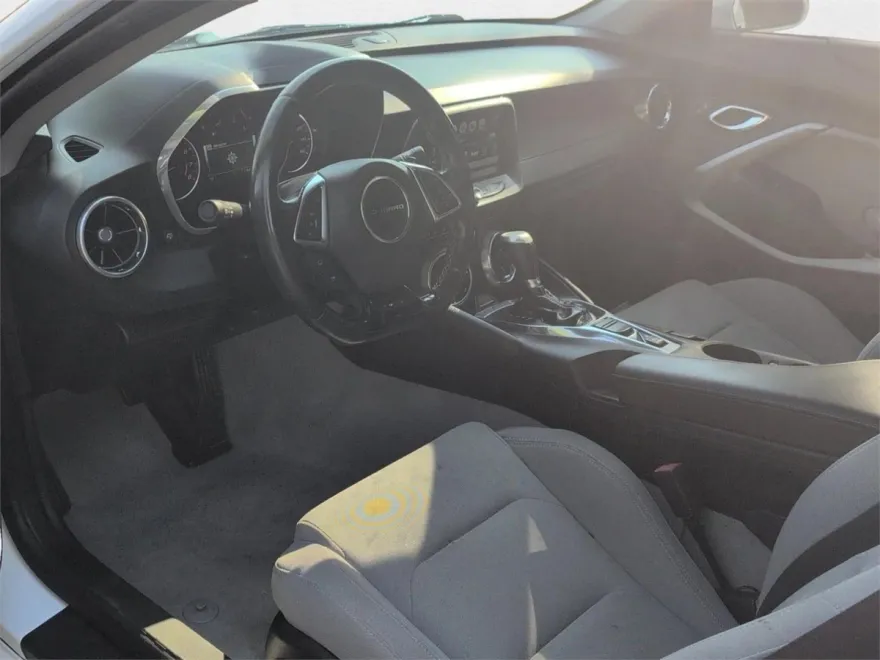 2017 Chevrolet Camaro 1LT photo 1