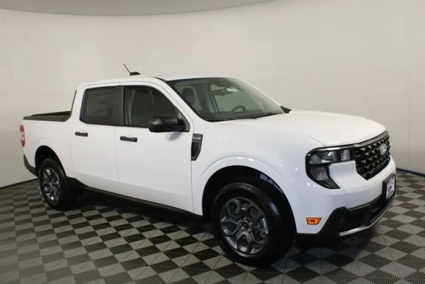 2025 Ford Maverick XLT photo 1