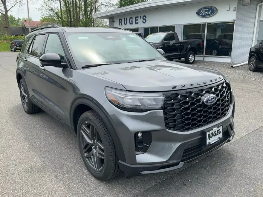 2025 Ford Explorer ST-Line photo 1