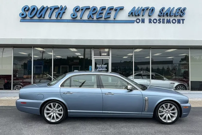 2009 Jaguar XJ Vanden Plas photo 1
