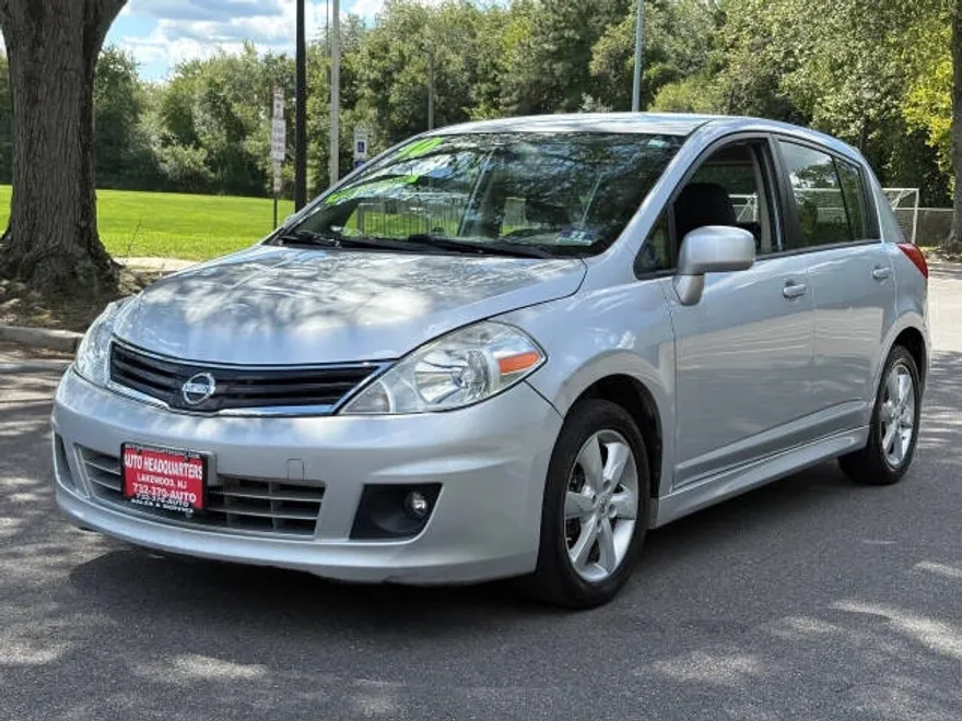 2010 Nissan Versa 1.8 SL photo 1