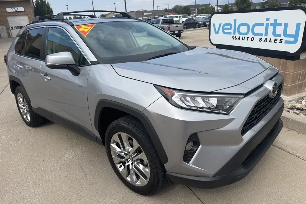 2021 Toyota RAV4 XLE Premium photo 1