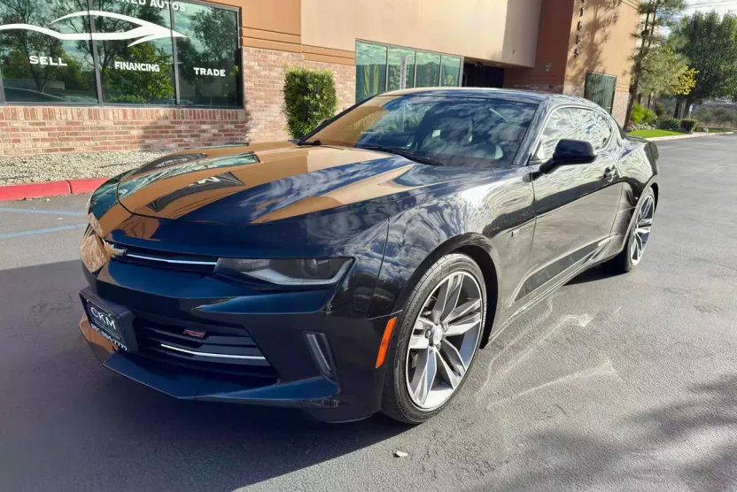 2017 Chevrolet Camaro 2LT photo 1