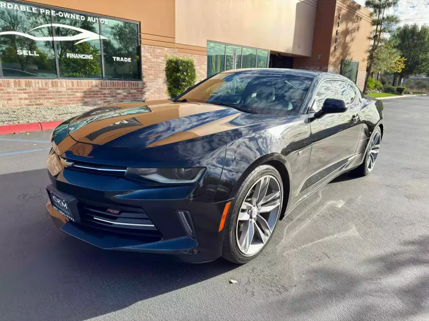 2017 Chevrolet Camaro 2LT photo 1