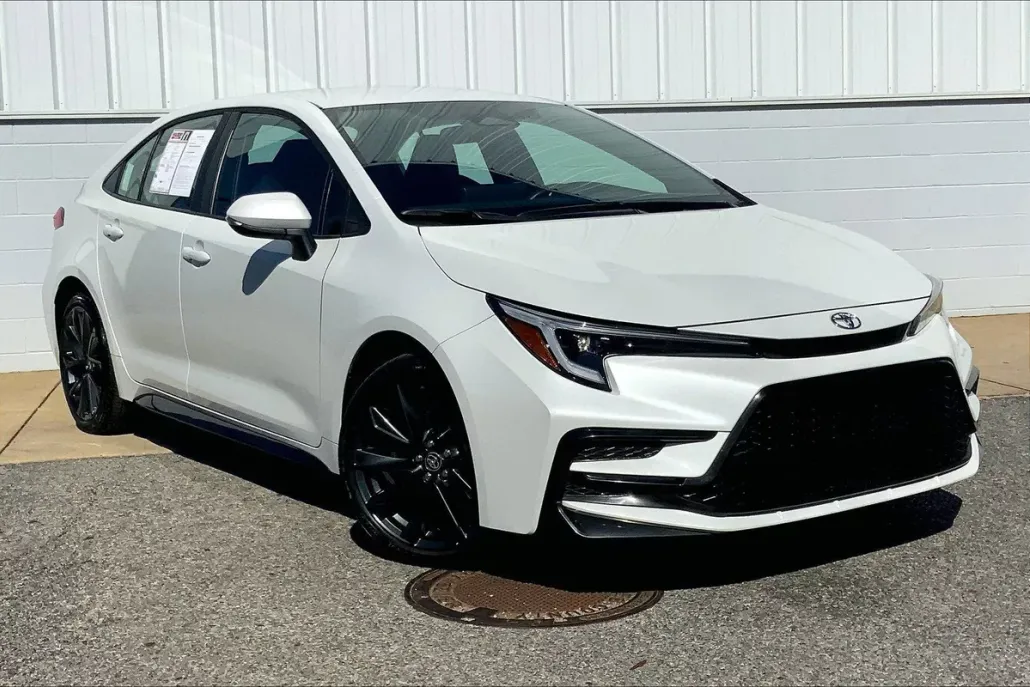 2024 Toyota Corolla SE photo 1