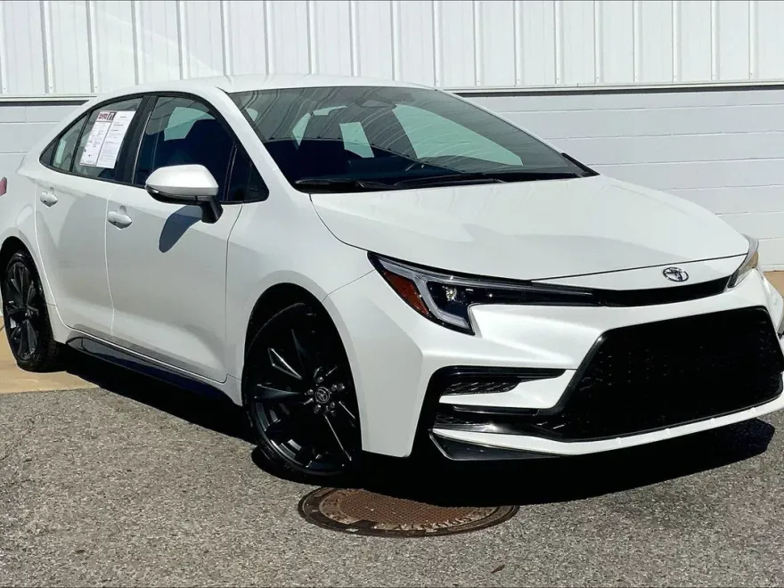 2024 Toyota Corolla SE photo 1