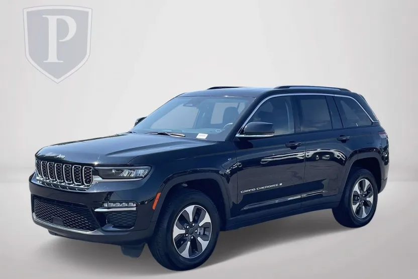 2023 Jeep Cherokee Base photo 1