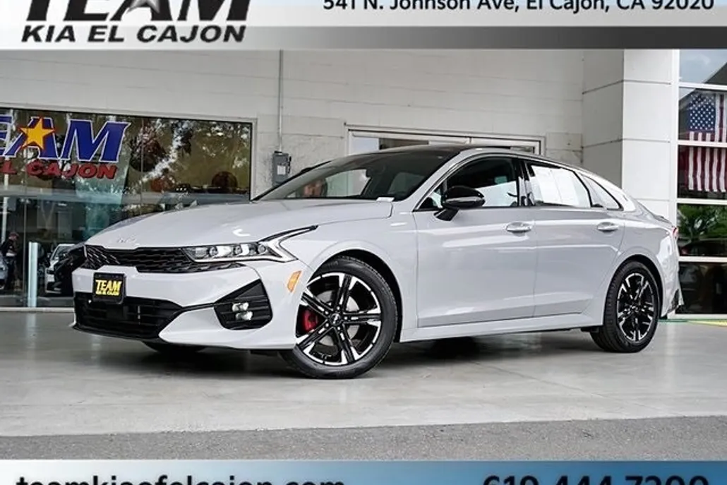 2022 Kia K5 GT-Line photo 1