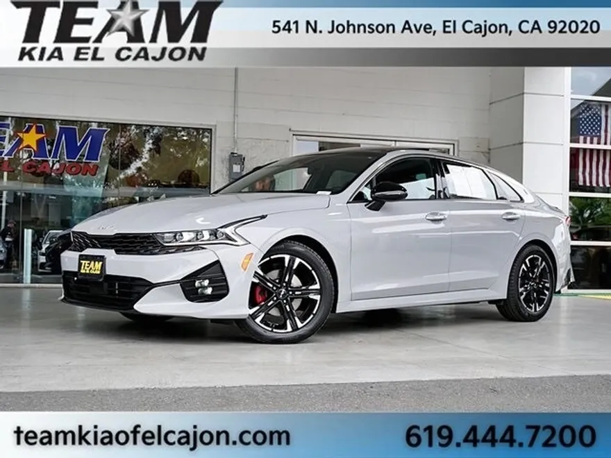 2022 Kia K5 GT-Line photo 1