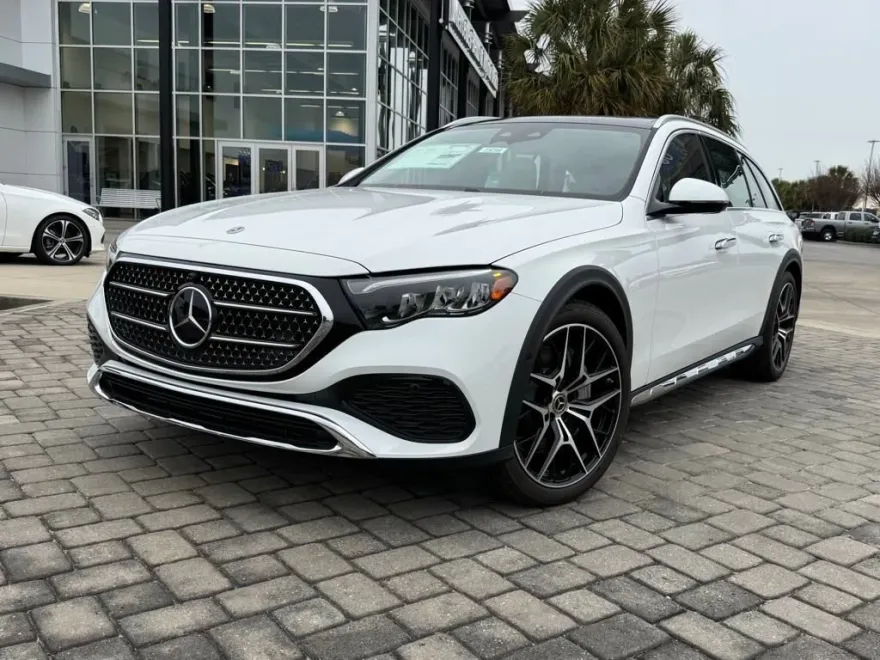 2025 Mercedes Benz E 450 photo 1