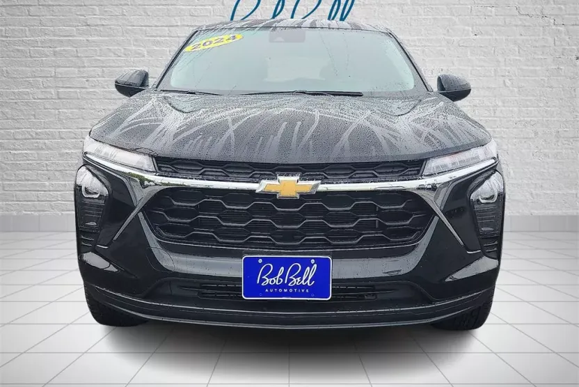 2024 Chevrolet Trax LS photo 1