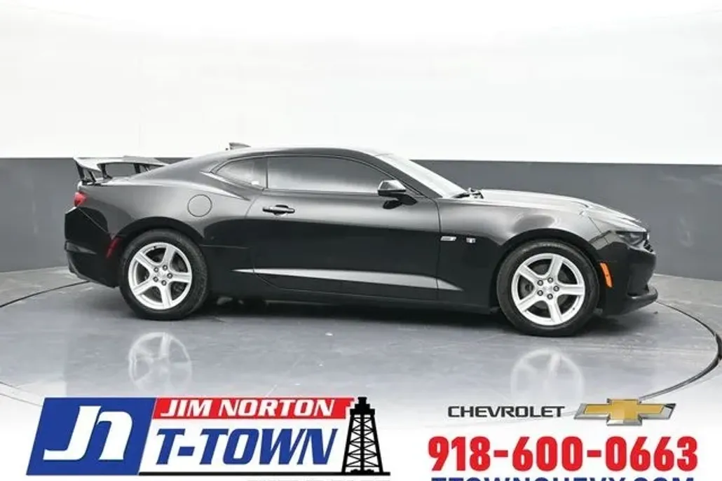 2022 Chevrolet Camaro 1LT photo 1
