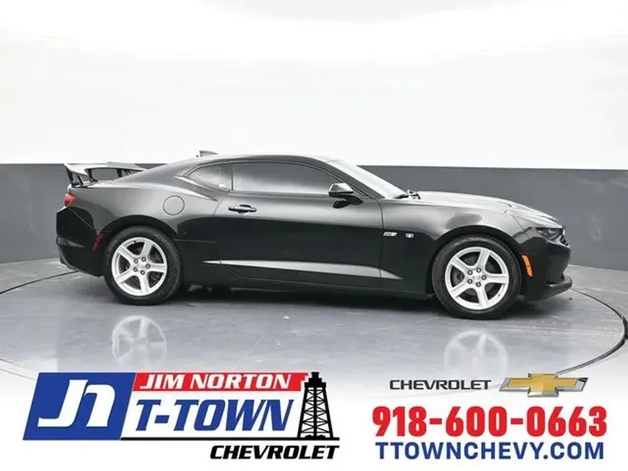 2022 Chevrolet Camaro 1LT photo 1