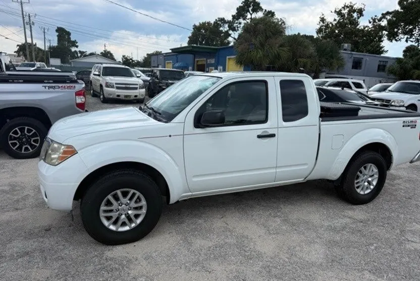 2014 Nissan Frontier SV photo 1