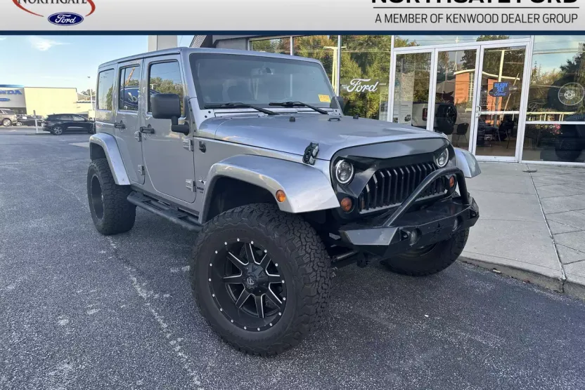 2013 Jeep Wrangler Unlimited Sahara photo 1