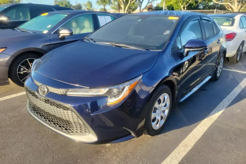 2022 Toyota Corolla LE photo 1