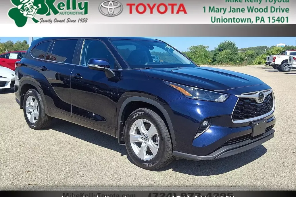 2024 Toyota Highlander LE photo 1