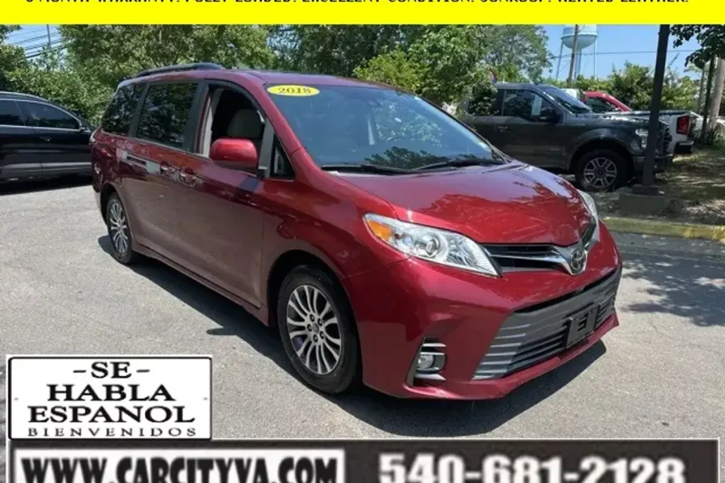 2018 Toyota Sienna XLE photo 1