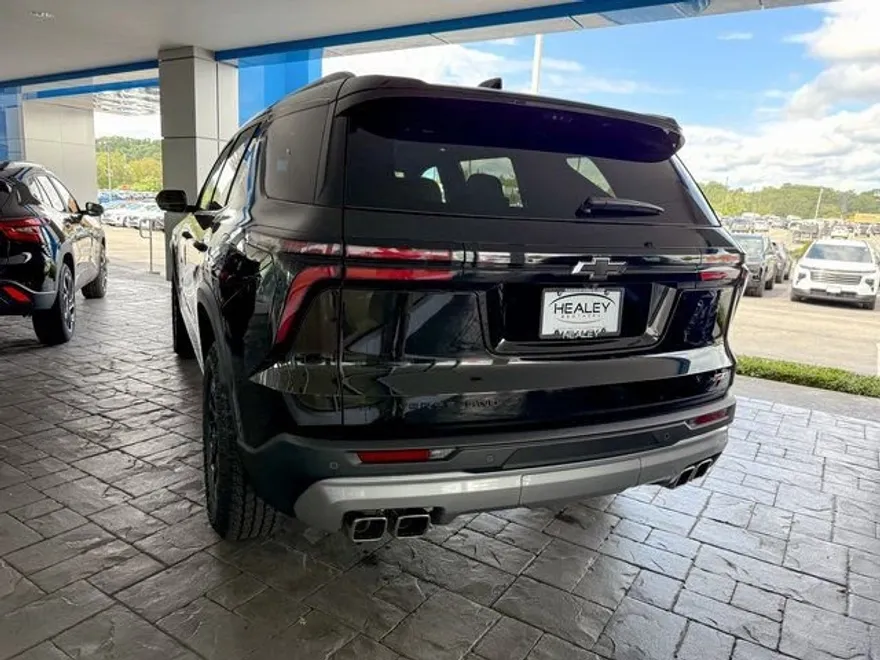2025 Chevrolet Traverse Z71 photo 1