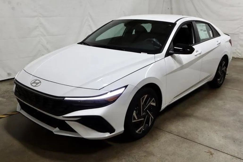 2025 Hyundai Elantra SEL Sport photo 1