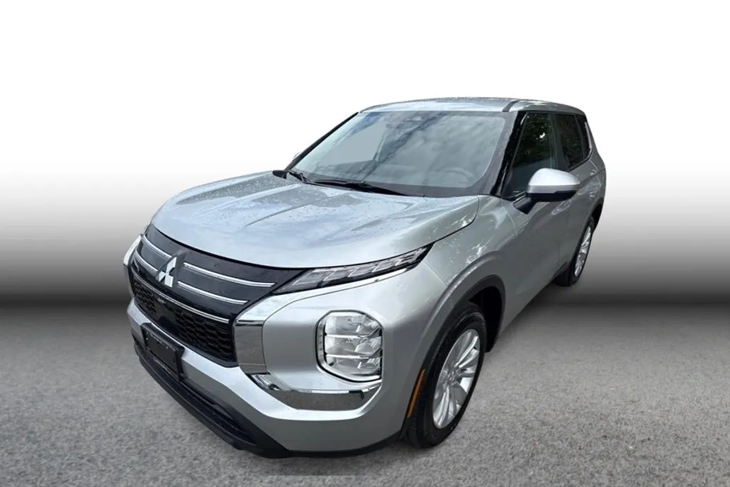 2025 Mitsubishi Outlander ES 2.5 photo 1