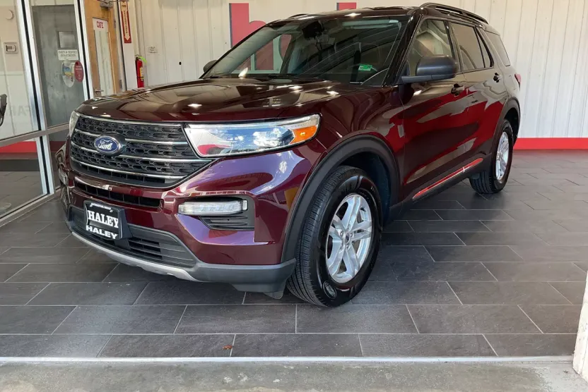 2022 Ford Explorer XLT photo 1