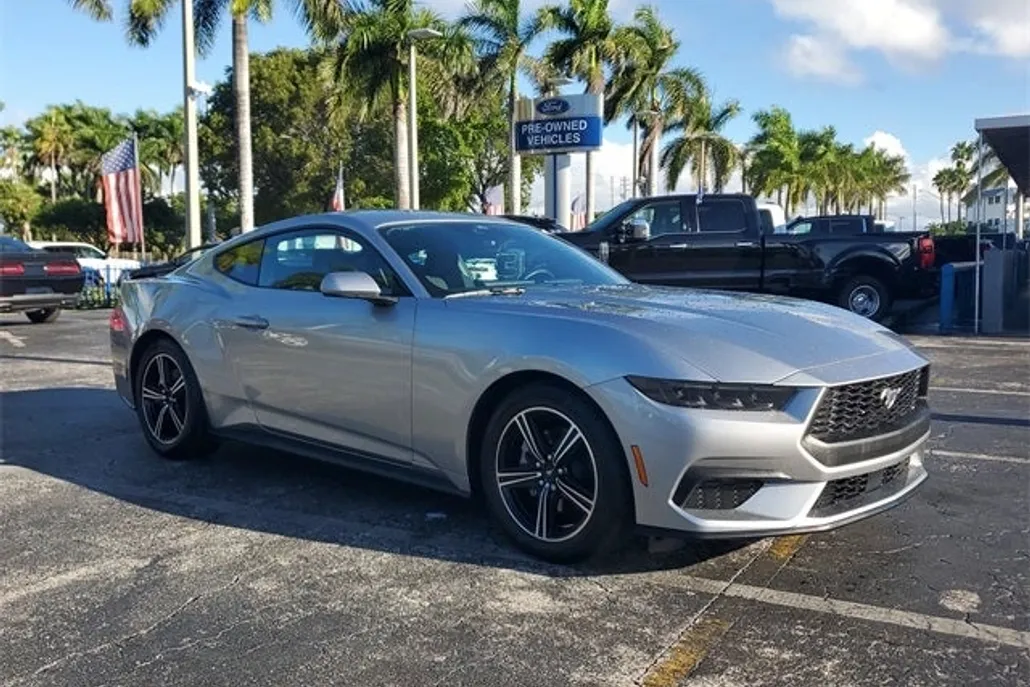 2025 Ford Mustang EcoBoost photo 1