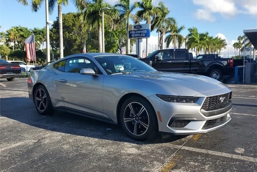 2025 Ford Mustang EcoBoost photo 1
