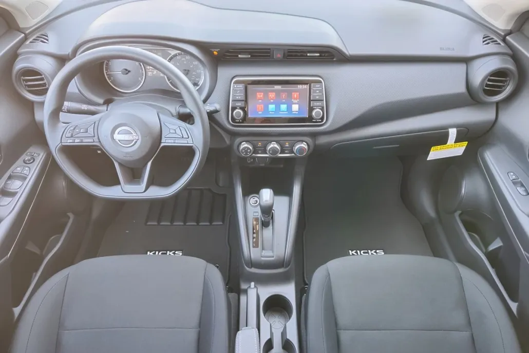 2025 Nissan Kicks Play S photo 1