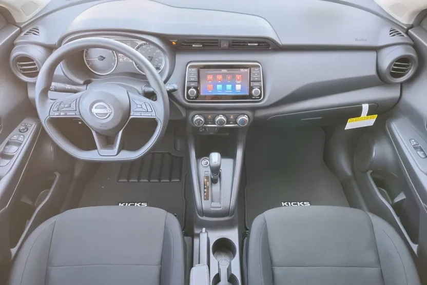 2025 Nissan Kicks Play S photo 1