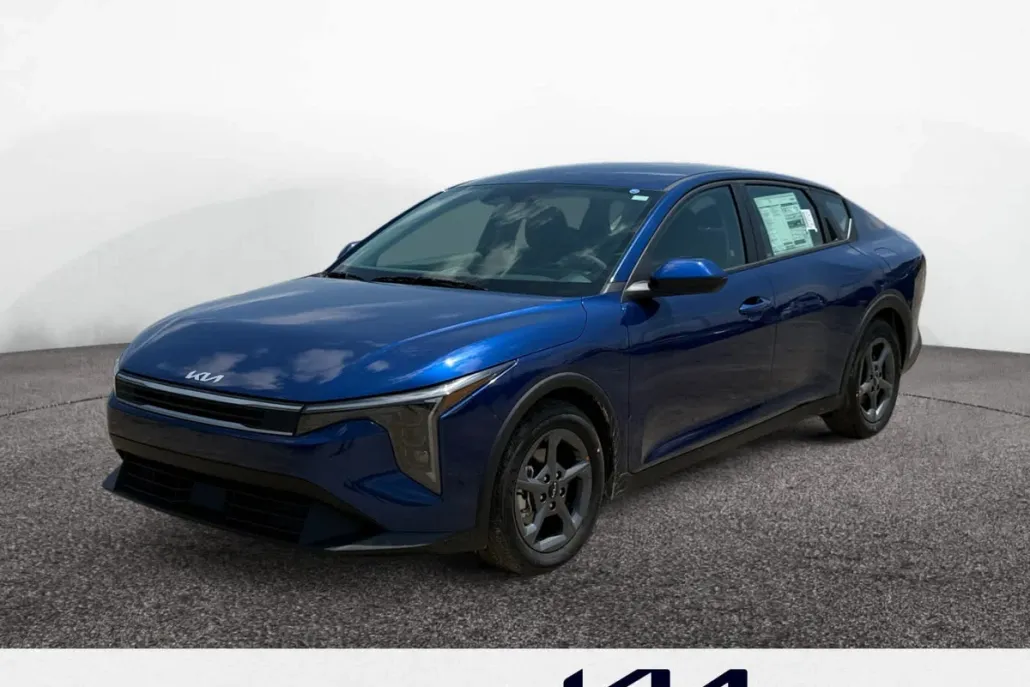 2025 Kia K4 LXS photo 1