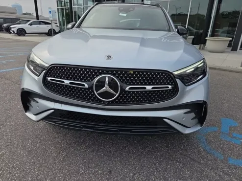 2024 Mercedes Benz GLC 300 photo 4