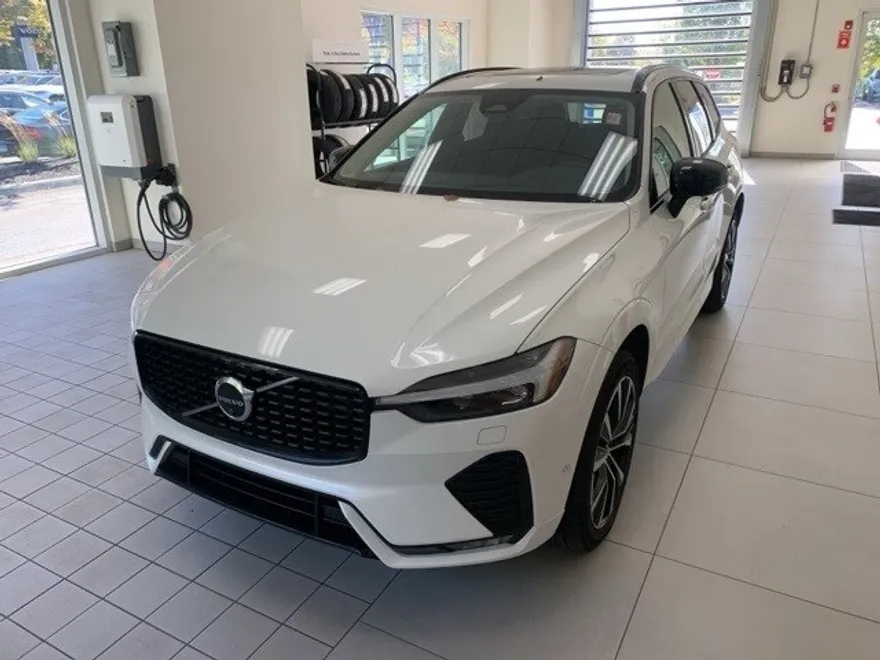 2025 Volvo XC60 B5 Plus photo 1