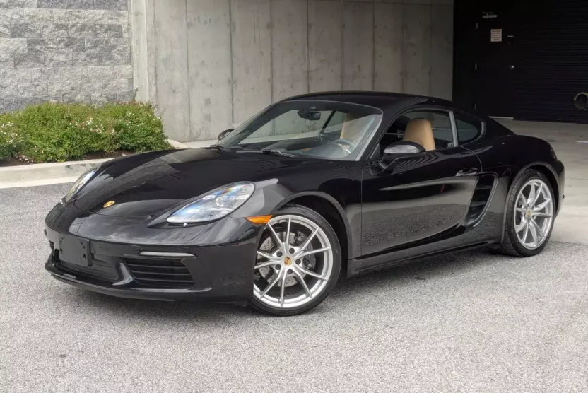 2021 Porsche Cayman T photo 1