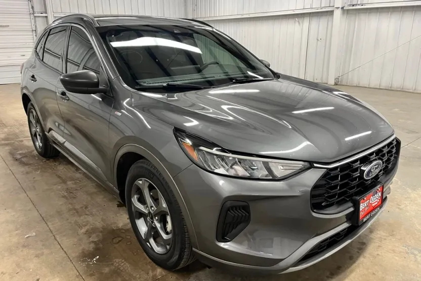 2023 Ford Escape ST-Line photo 1