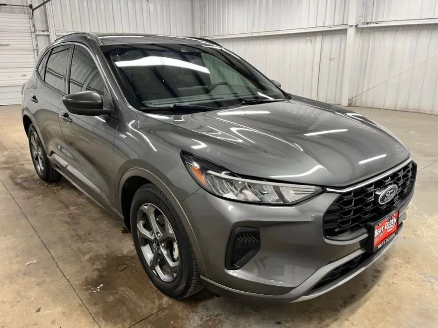 2023 Ford Escape ST-Line photo 1