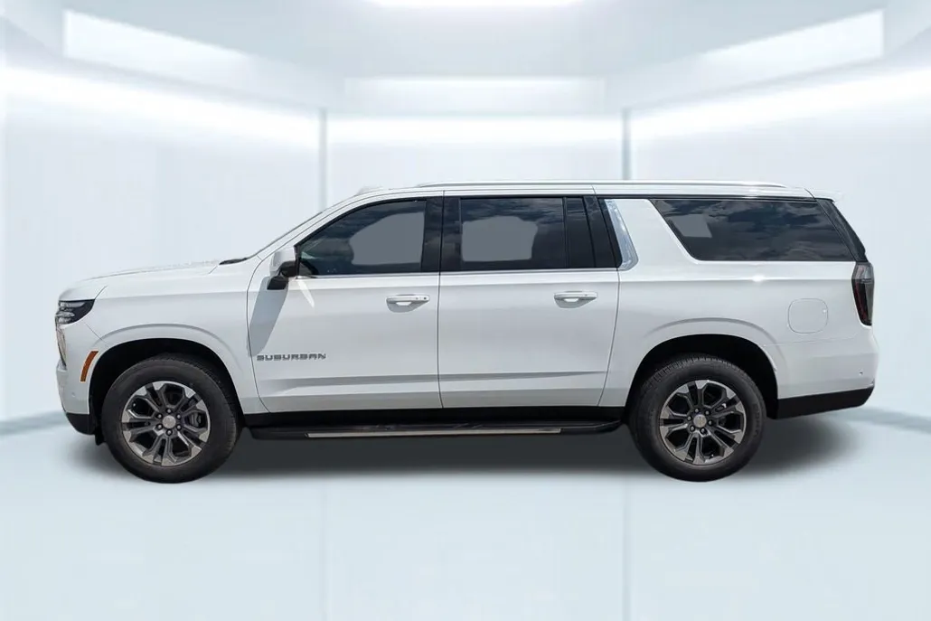 2026 Chevrolet Suburban LT photo 1