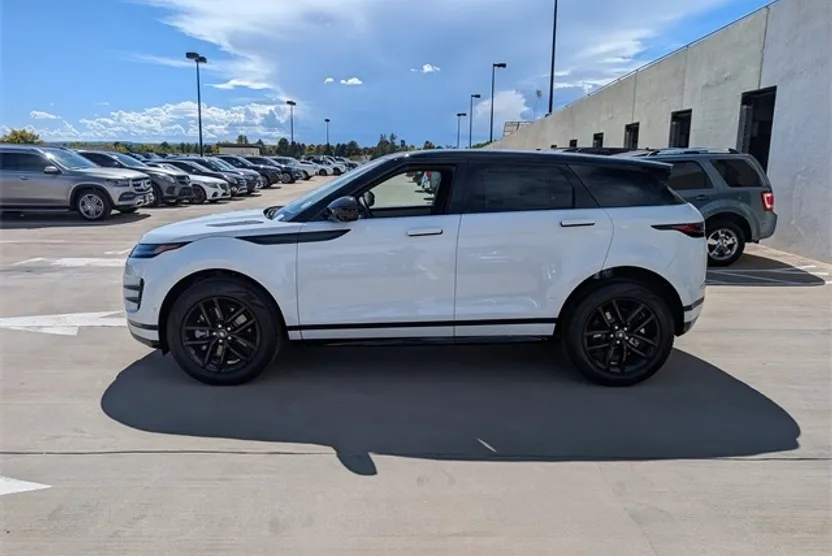 2026 Land Rover Range Rover Evoque Dynamic SE photo 1