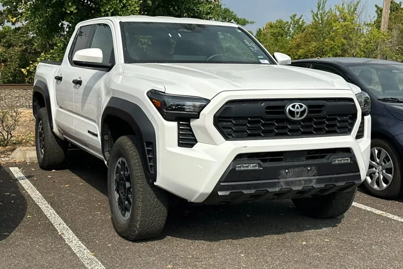 2024 Toyota Tacoma TRD 4x4 photo 1